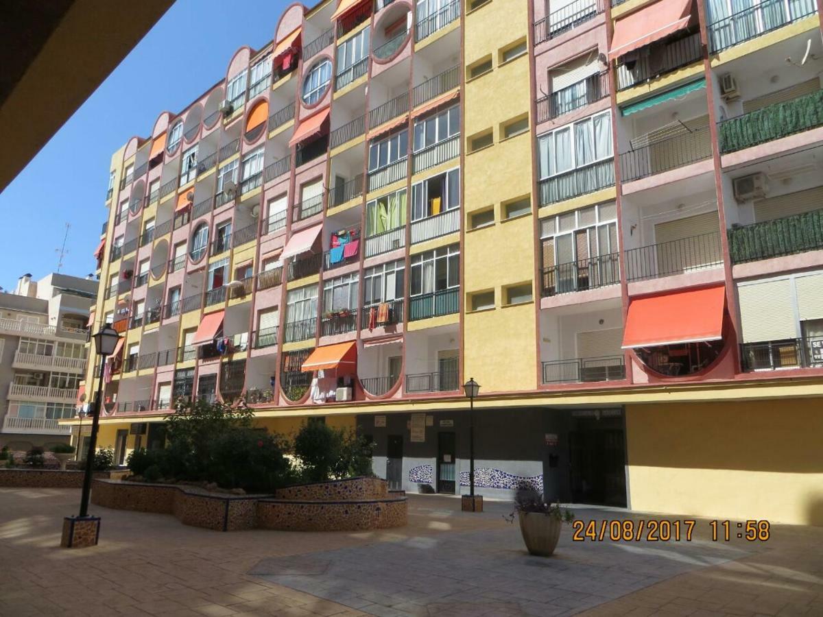 Cosy Studio Apartment In 또레비에하 외부 사진