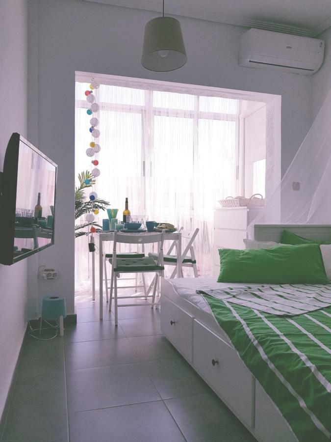 Cosy Studio Apartment In 또레비에하 외부 사진